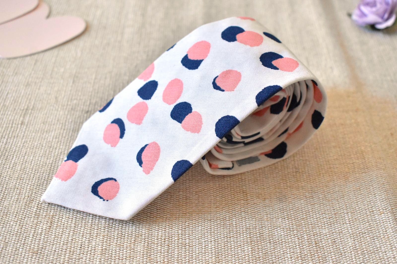Cravate, Pochette et Chouchou - Blanc à Gros Pois – Image 3