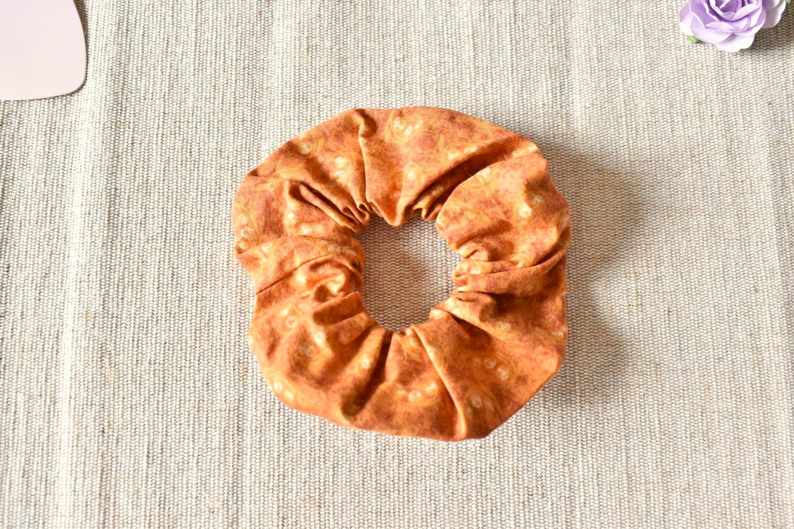 Cravate, Pochette, Chouchou et Bandeau - Moutarde à fleurs – Image 7