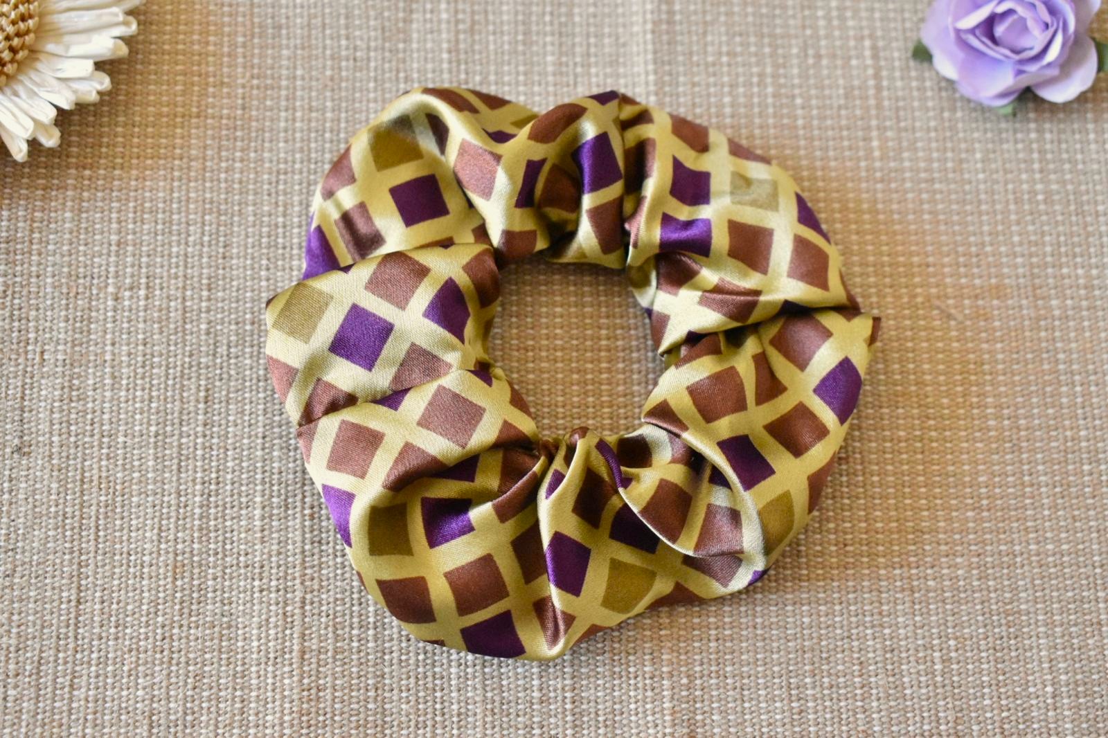 chouchou satin géométrique