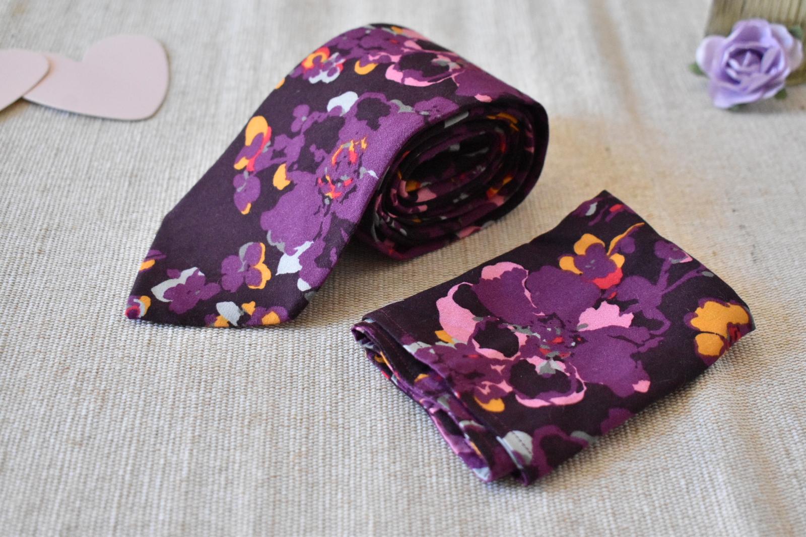 Cravate, Pochette et Bandeau - Fleuris Tons Prune – Image 2