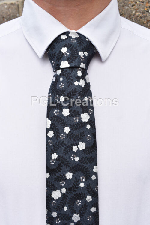 Cravate Noir Fleurs Argentées