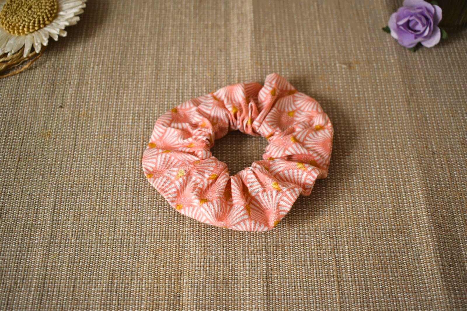 Chouchou - Rose à Motifs Eventails – Image 3