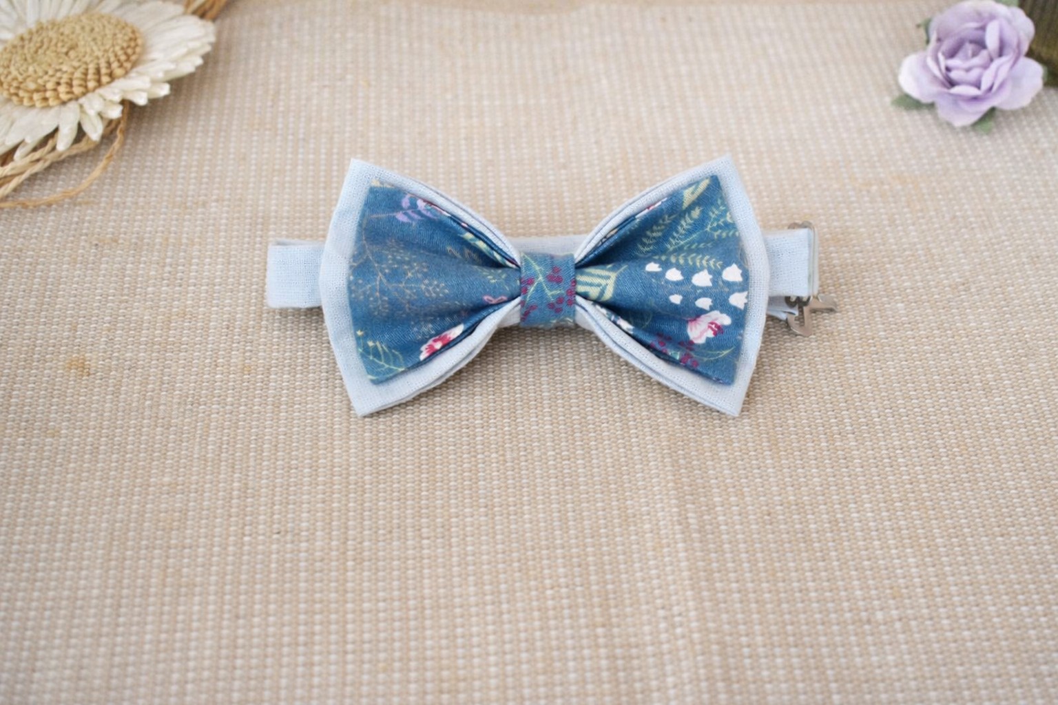 noeud papillon bleu clair et motif