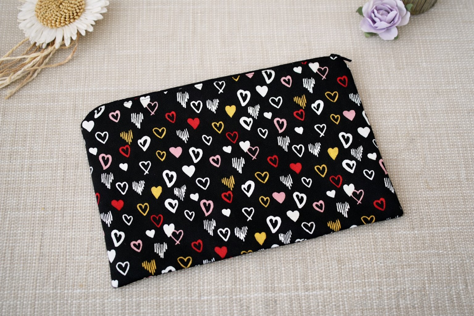 trousse noir petits coeurs