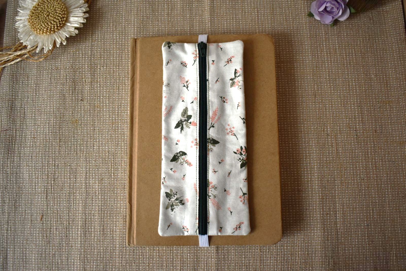 Trousse Élastique - Blanche Fleurie – Image 4