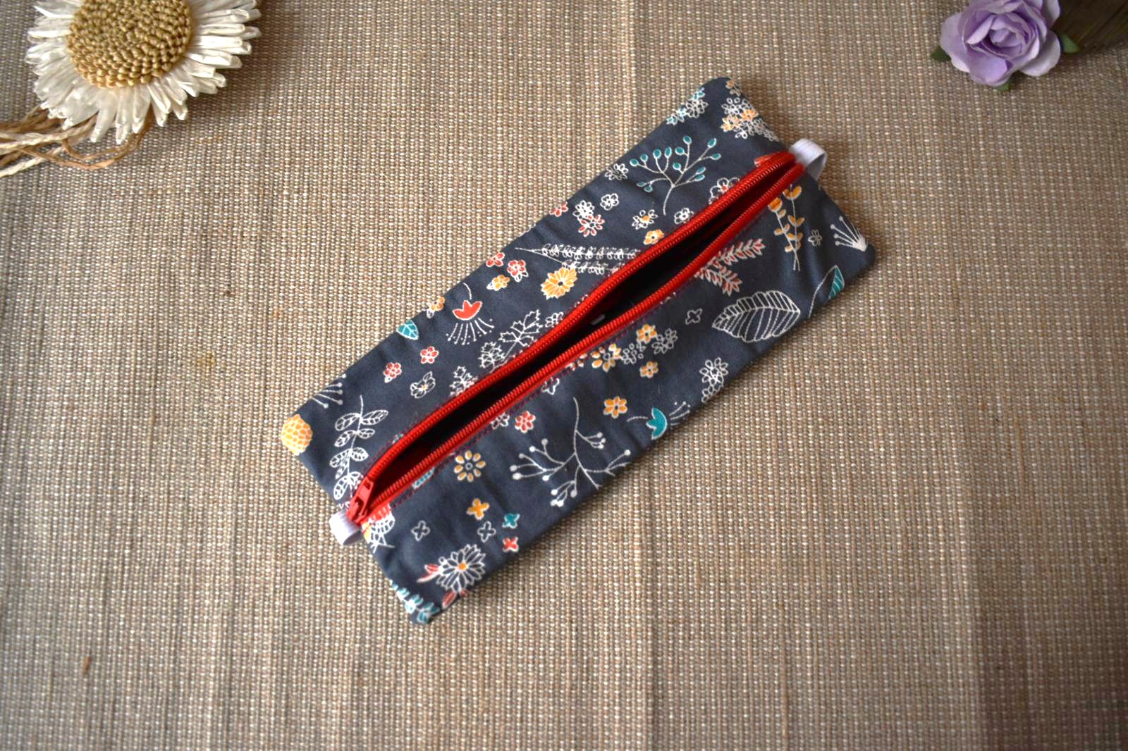 Trousse Élastique - Fleurie Grise – Image 3