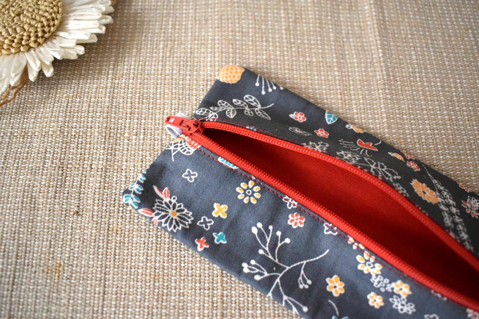 Trousse Élastique - Fleurie Grise – Image 2
