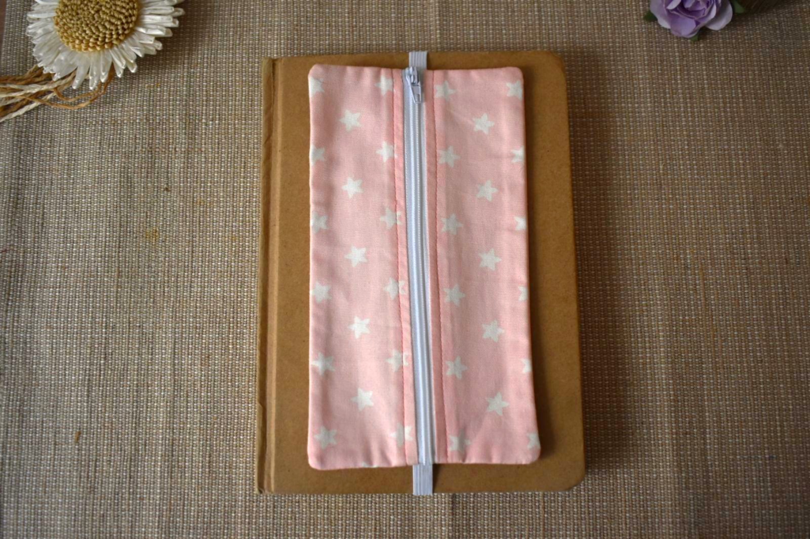 Trousse Élastique - Rose à Étoiles – Image 3