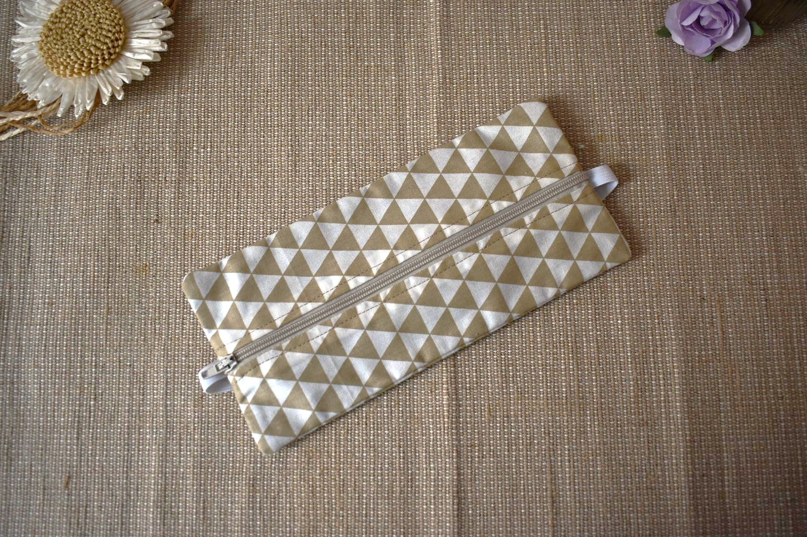 trousse élastique géométrie beige