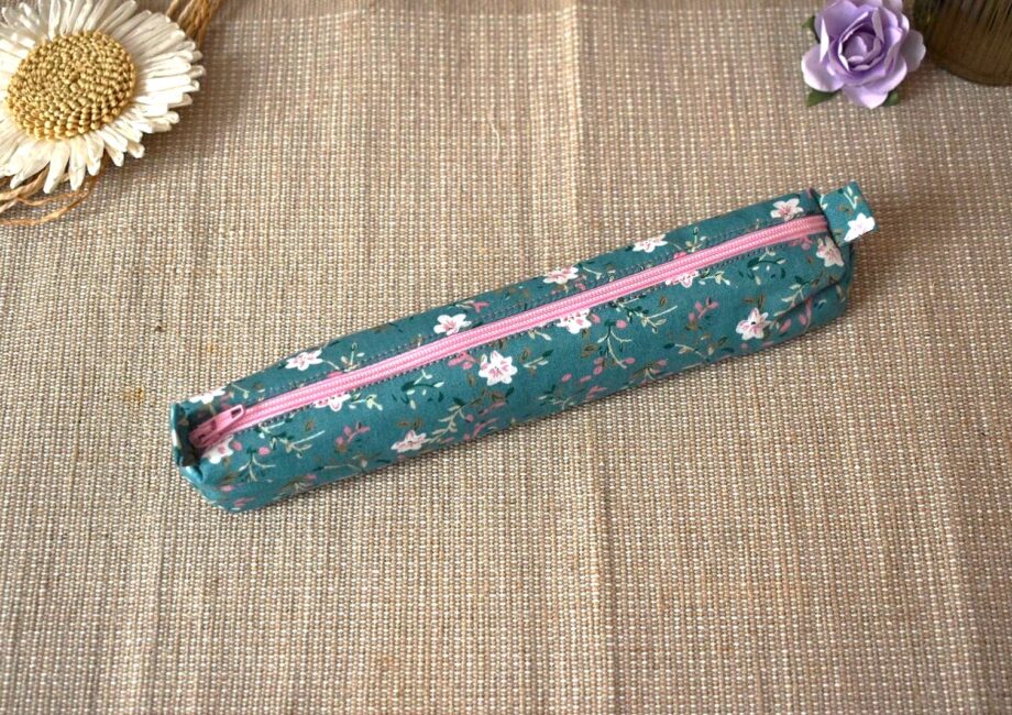 trousse fine motif floral