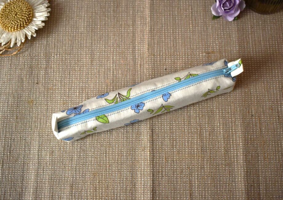 trousse fine blanche fleurie