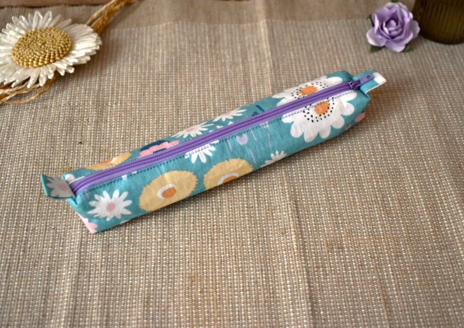 trousse fine fleurie turquoise