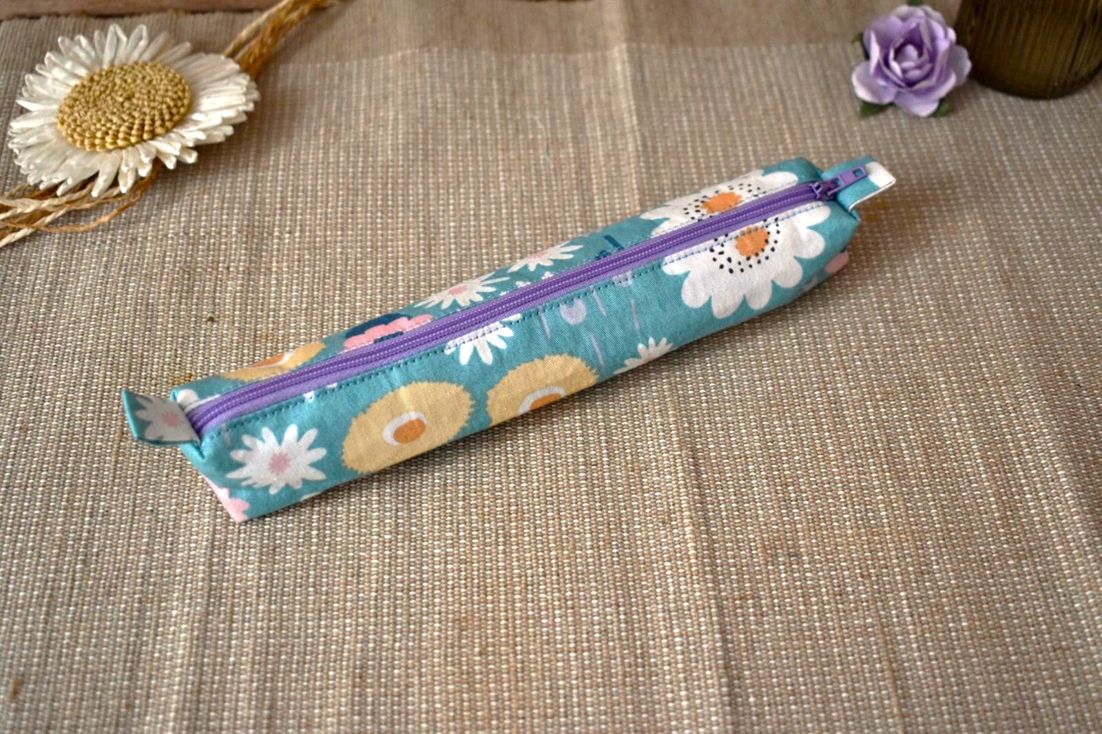 trousse fine fleurie turquoise