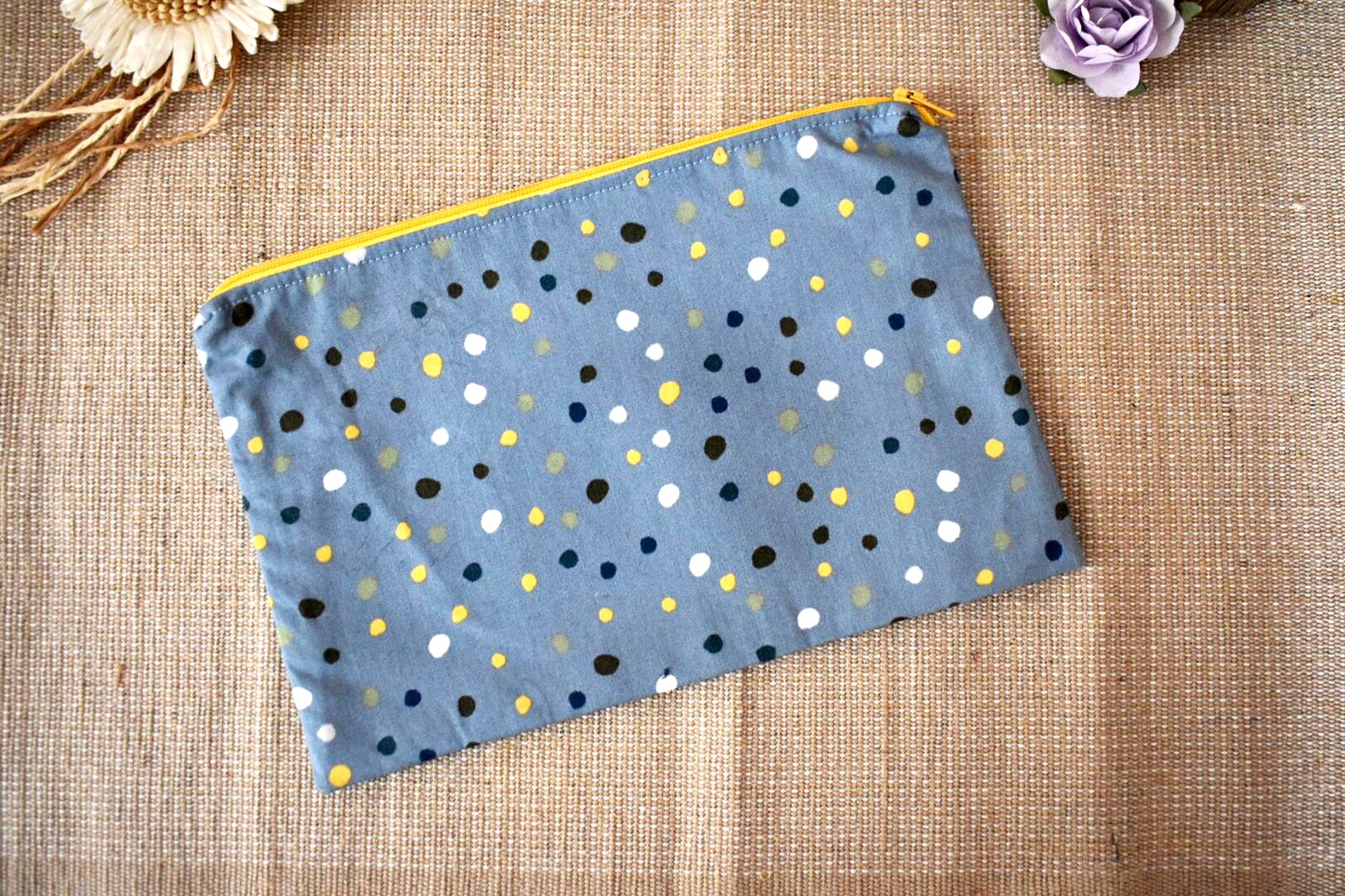 trousse plate pois colores