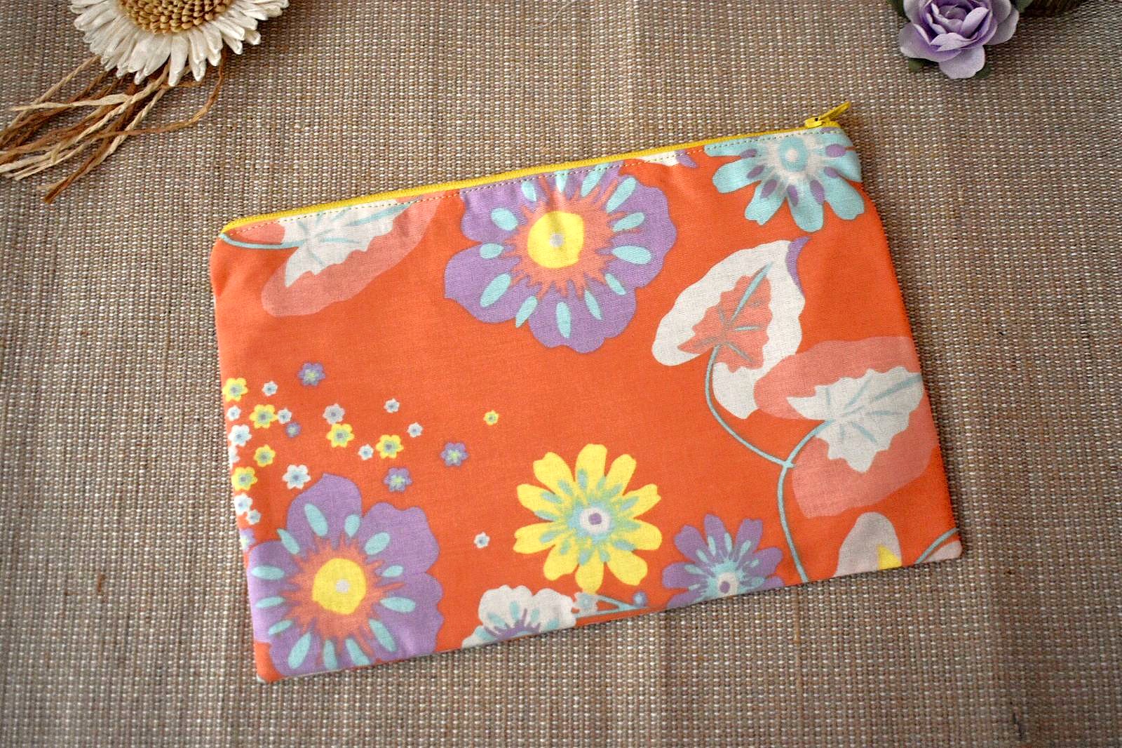 trousse fleurie orange