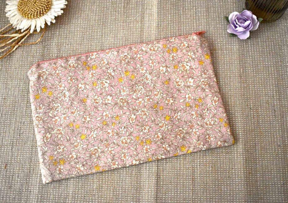 Trousse-fleurie-rose