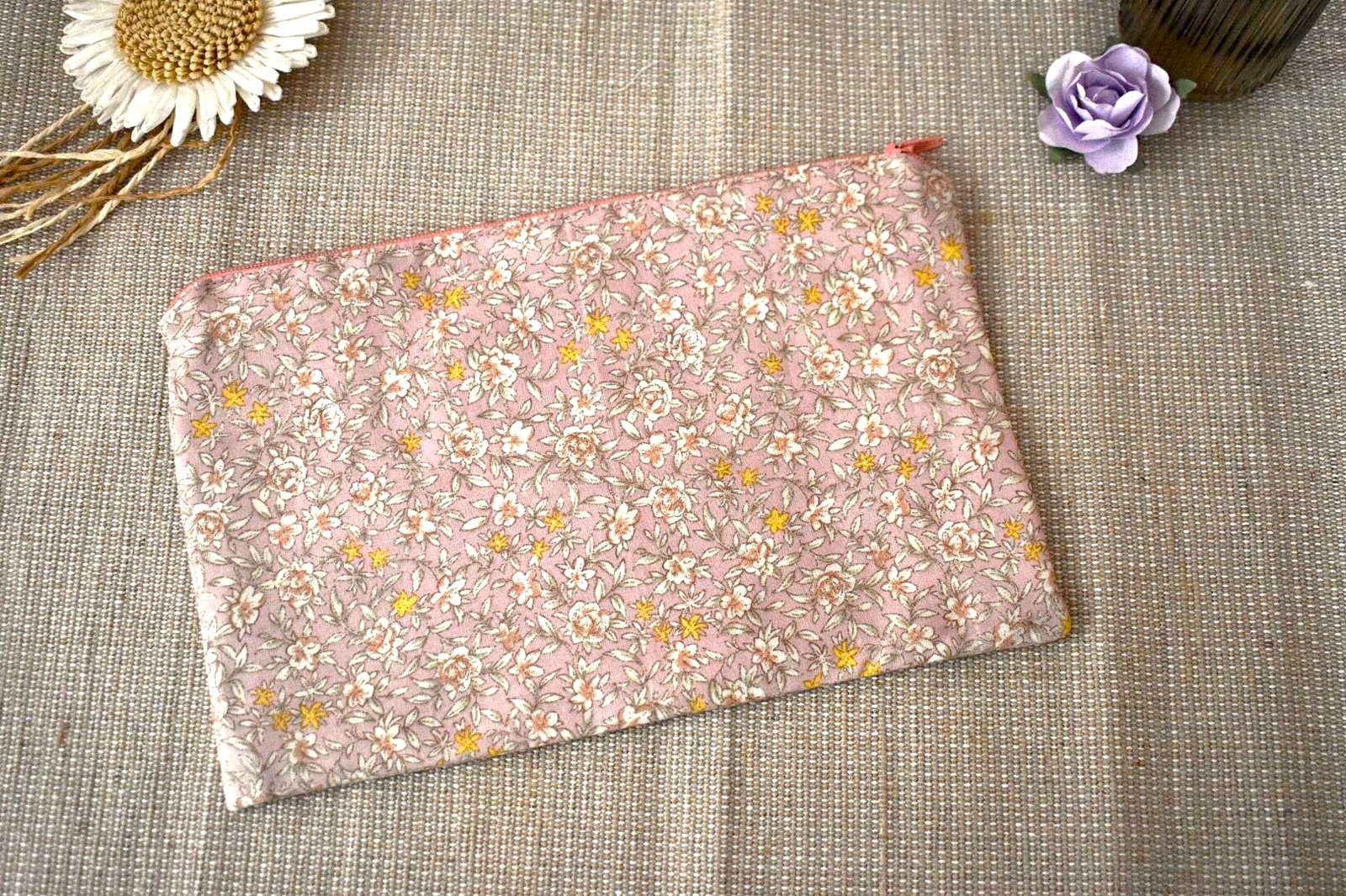 Trousse-fleurie-rose