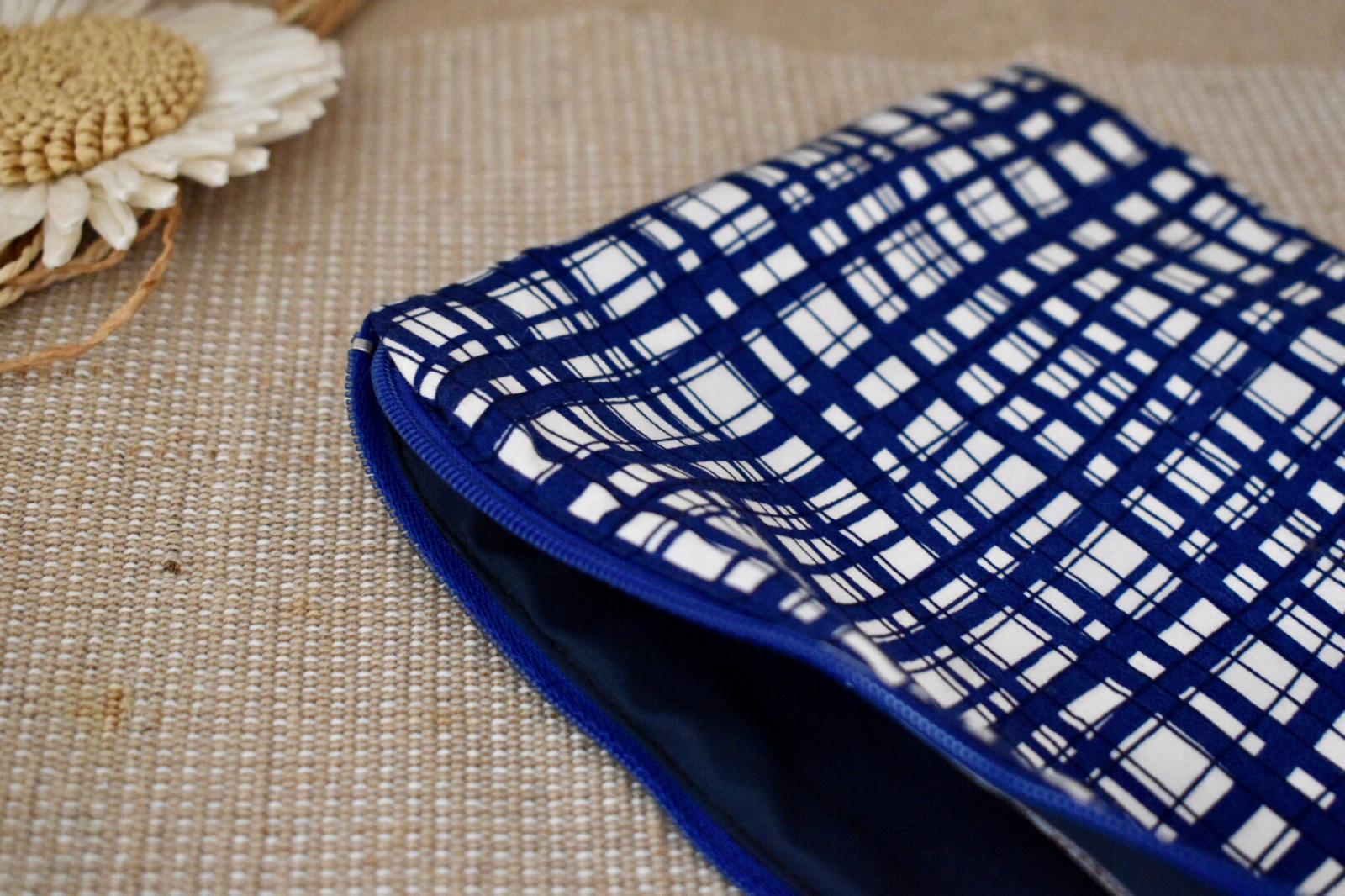 Trousse Plate - Motif Géométrique Bleu – Image 2